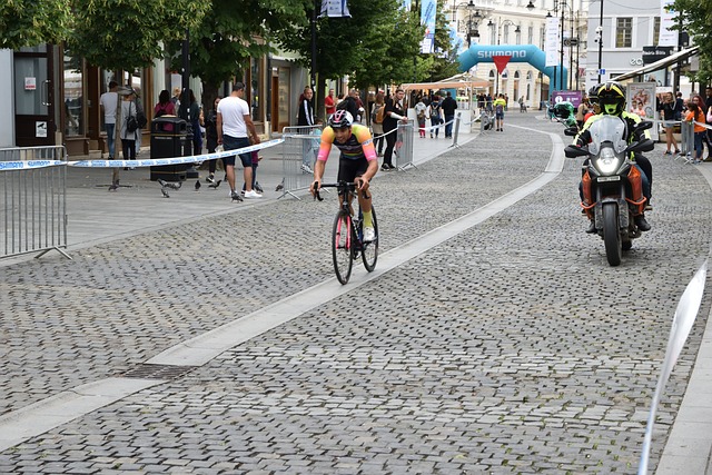 地在场上进 地在场上进